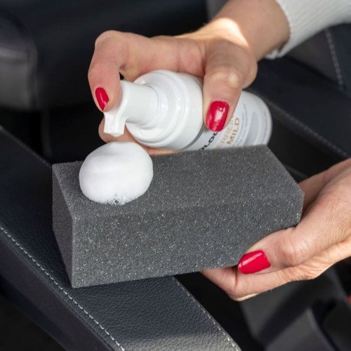 Solutie Curatat Piele Colourlock Strong Leather Cleaner, 200ml Solutie Curatat Piele Colourlock Strong Leather Cleaner, 200ml